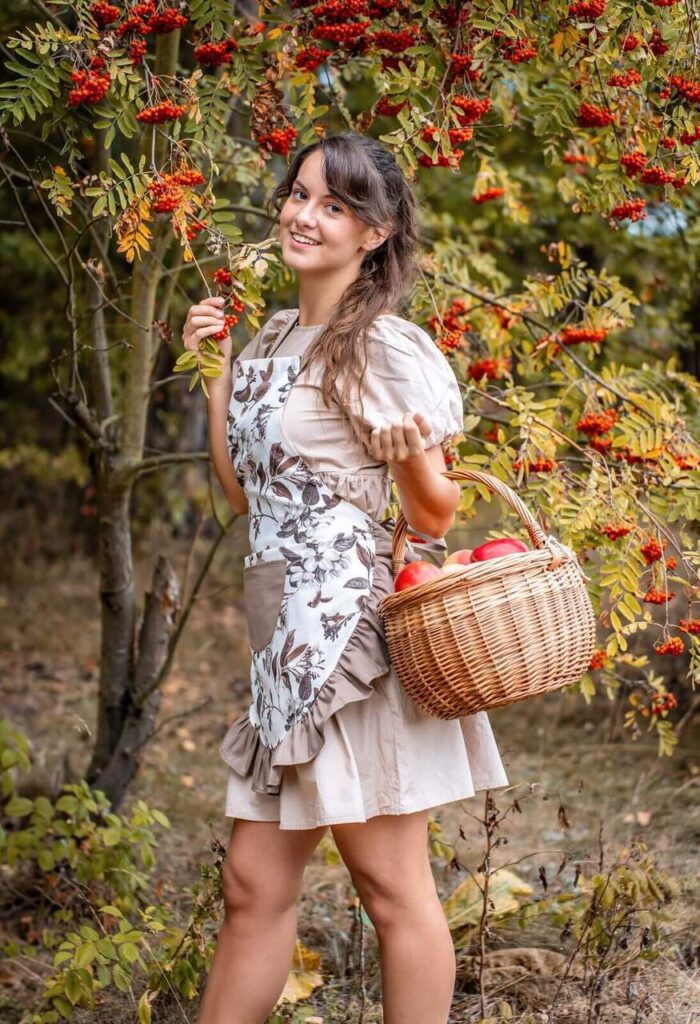 Elegancki fartuch kuchenny z falbana 1