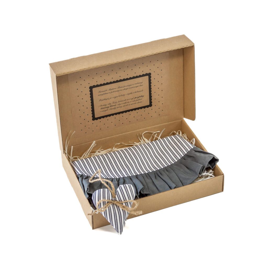 Fartuszek kuchenny Madame Mami Biale Zagle 5 Easy Resize.com